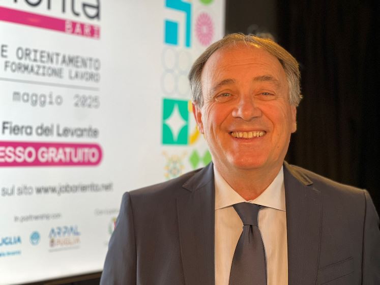 Leo: più competenze digitali per il reinserimento lavorativo, cambia e riapre l’Avviso 2 del programma GOL